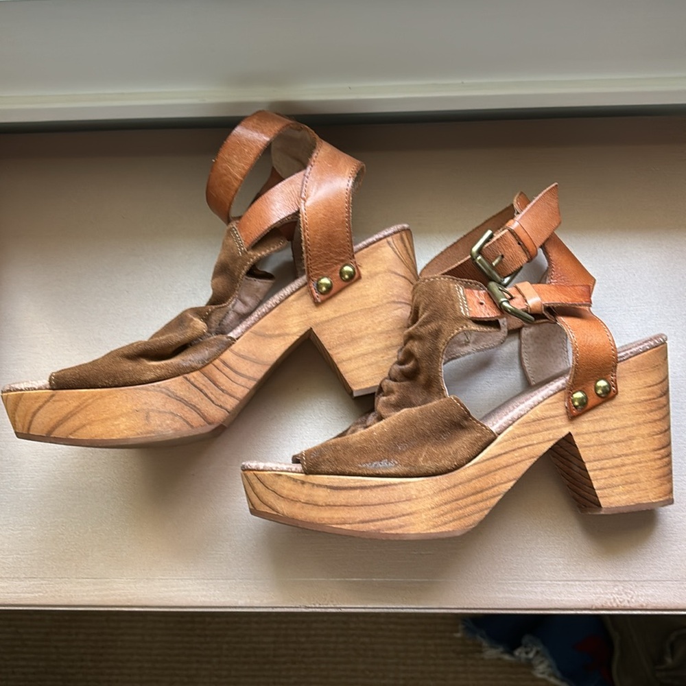 Free People brown suede leather ankle  straps clog  3 1/2 inch heel size 37 - Picture 2 of 6
